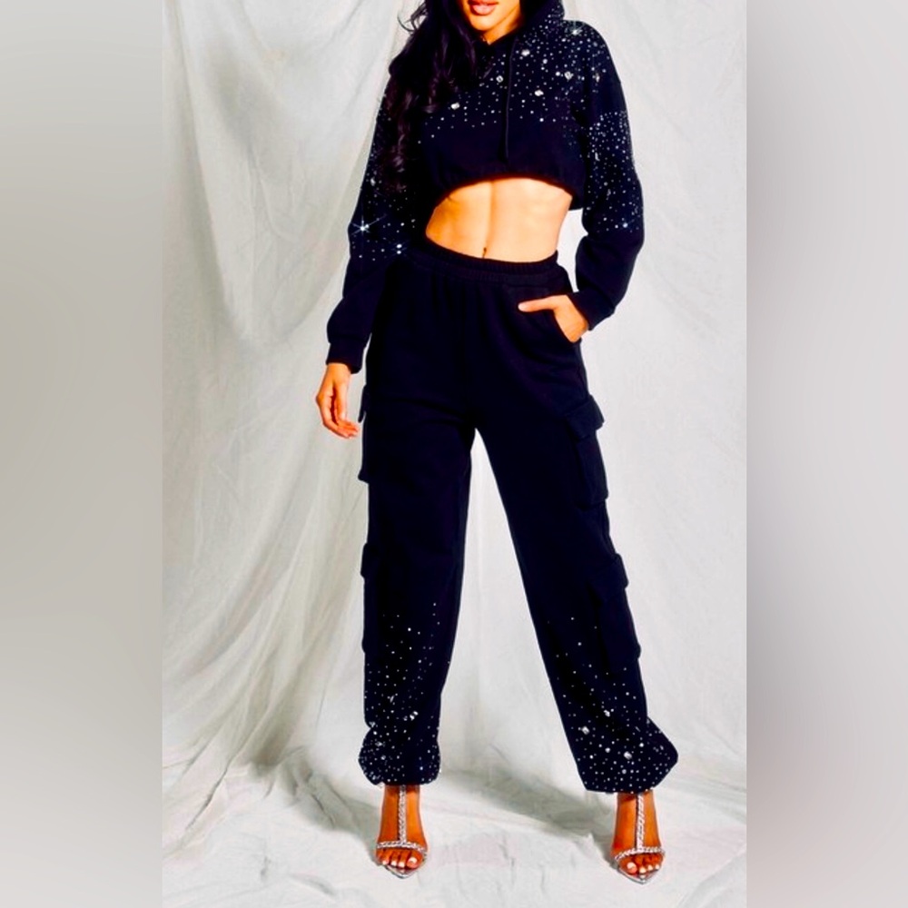 High Quality Rhinestones Jogger Set. Make a statement in this classy set. Cute🔥
